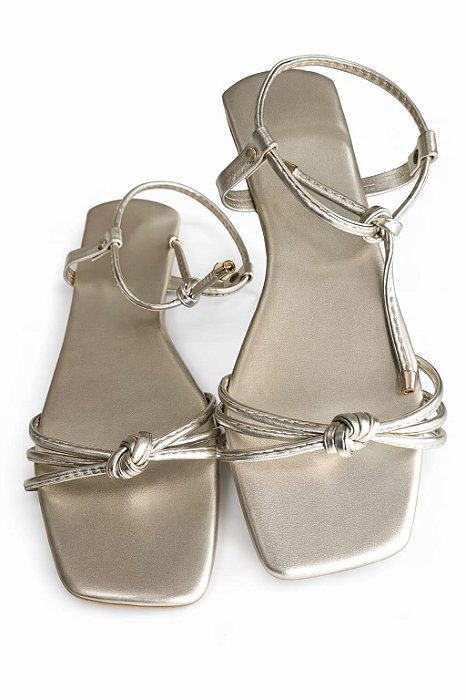 Rasteira adulto dourada amarrar