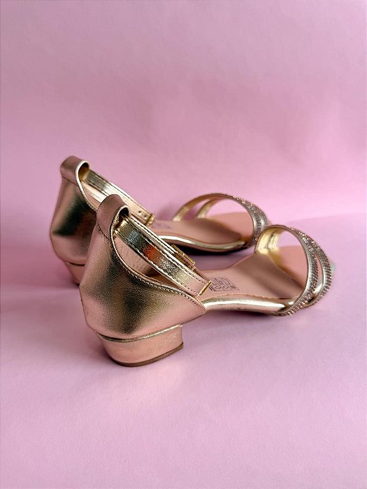 Sandália infantil saltinho