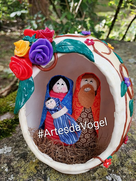 Sagrada Família no ovo de avestruz