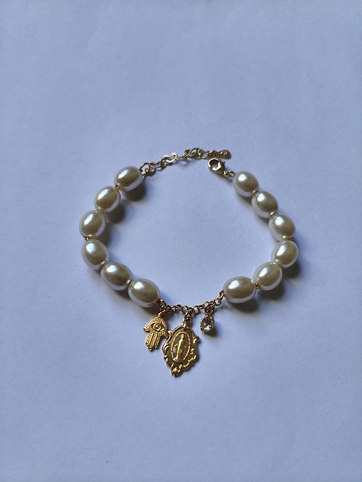 Pulseira Pérolas com Pingentes Dourados