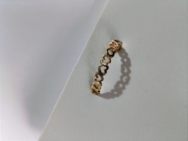 Anel com Corações Vazados Dourado