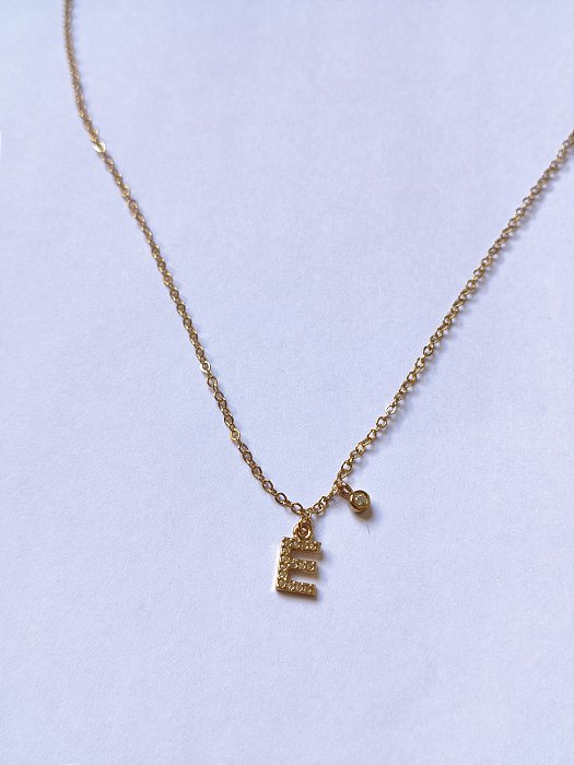 Colar Letra Cravejada com Ponto de Luz