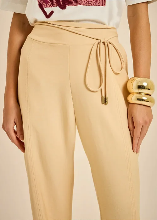 CALÇA MOB COM DETALHE ROLOTÊ E AMARRAÇÃO FRONTAL FEMININA