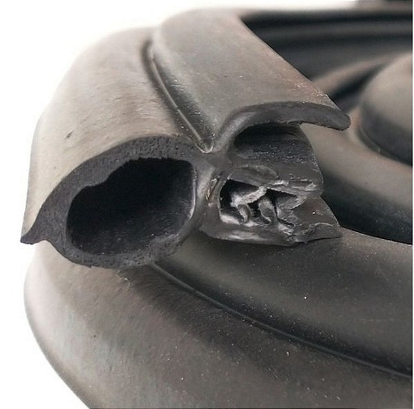 GUARNIÇÃO PORTA MALA PEUGEOT 206