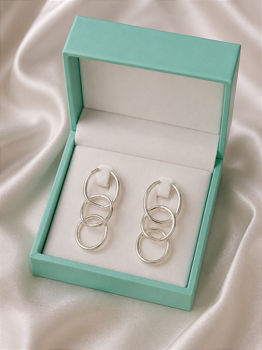 Trio oval