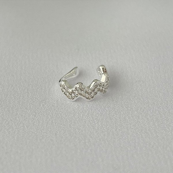 Piercing fake em banho de prata silver modelo zig zag cravejado