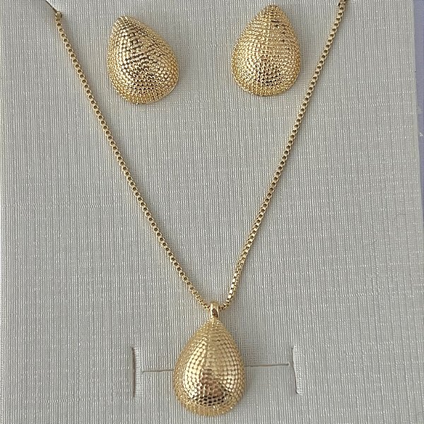 Conjunto de gota texturizada em banho de ouro 18k
