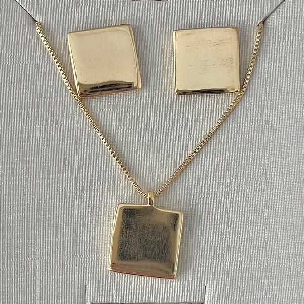 Conjunto quadrado liso em banho de ouro 18k