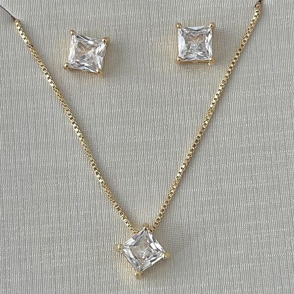 Conjunto de ponto de luz quadrado em banho de ouro 18k