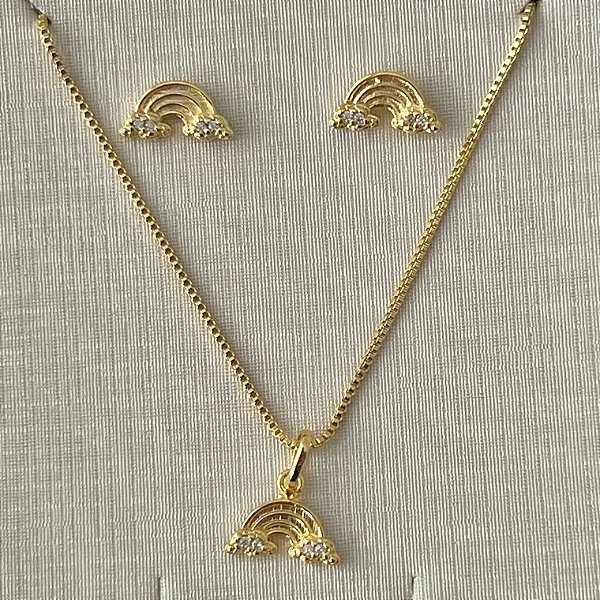 Conjunto infantil de arco íris em banho de ouro 18k