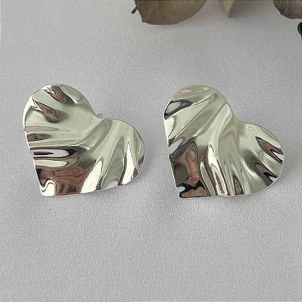 Brinco coração malhado orgânico em banho de prata silver