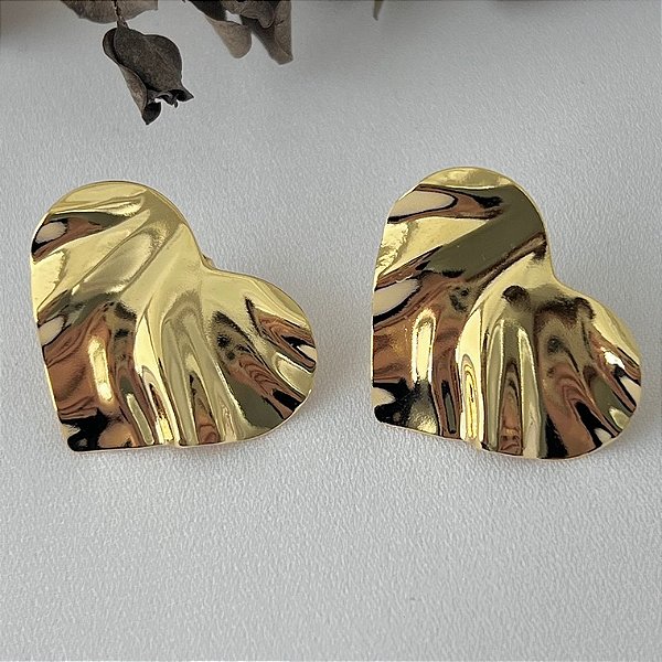 Brinco coração malhado orgânico em banho de ouro 18k