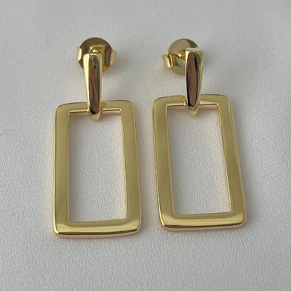 Brinco retângulo vazado em banho de ouro 18k