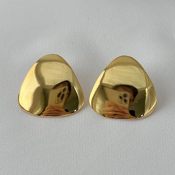 Brinco retângulo chapa oval liso em banho de ouro 18k