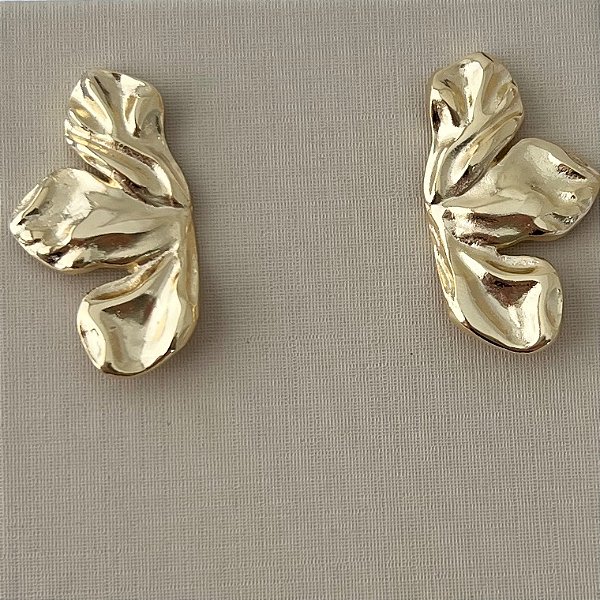 Brinco meia flor orgânica em banho de ouro 18k