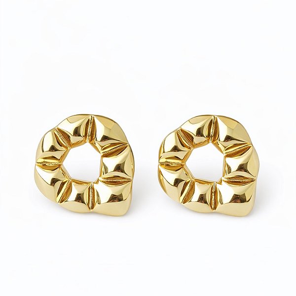 Brinco gota invertida texturizada em banho de ouro 18k