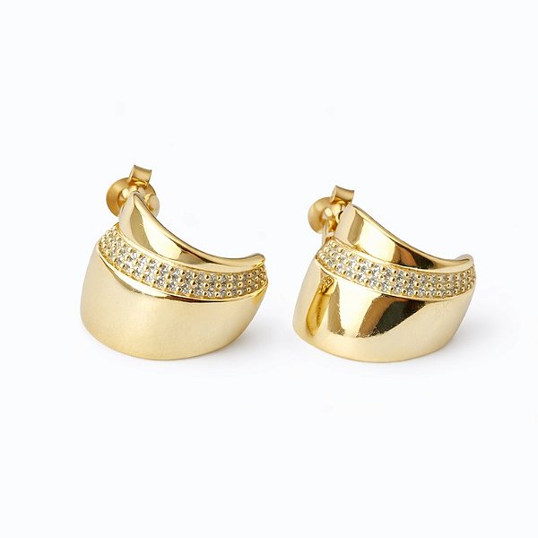 Brinco chapa oval uma fileira cravejada em banho de ouro 18k
