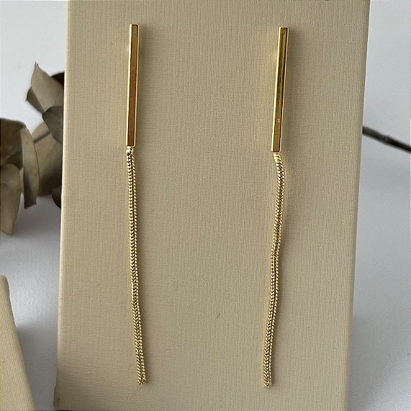 Brinco meio palito e meio fio longo em banho de ouro 18k