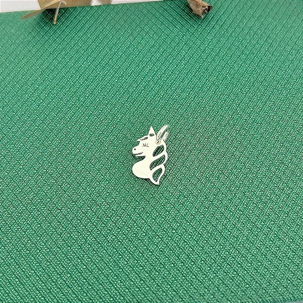 Pingente chapa unicórnio em banho de prata silver