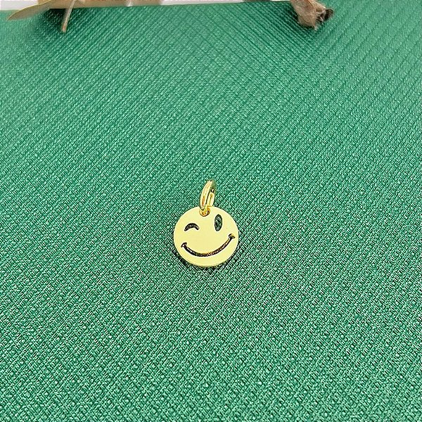 Pingente chapa smile em banho de ouro 18k