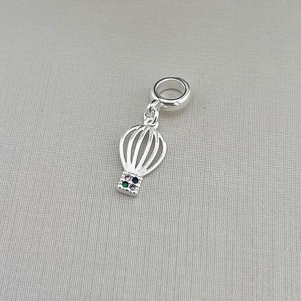 Berloque balão colorido cravejado em banho de prata silver