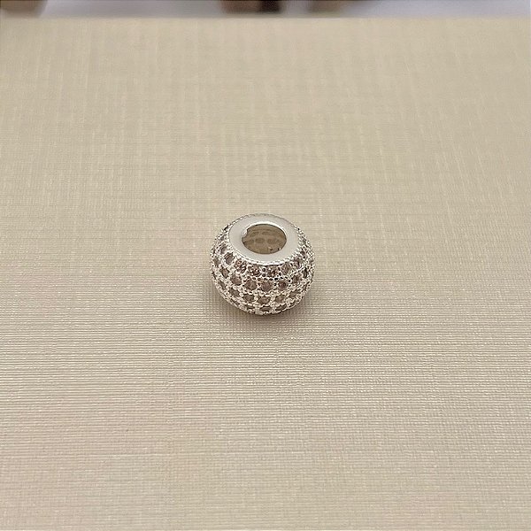 Berloque cravejado 5 colunas redondo em banho de prata silver