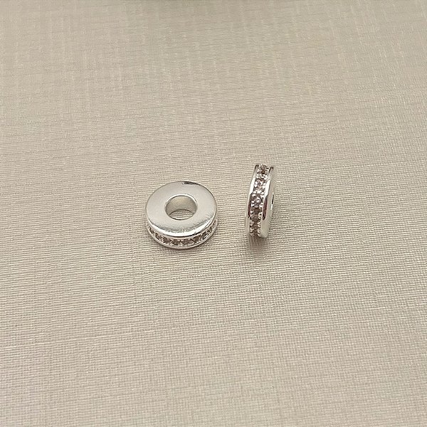 Berloque separador cravejado em banho de prata silver