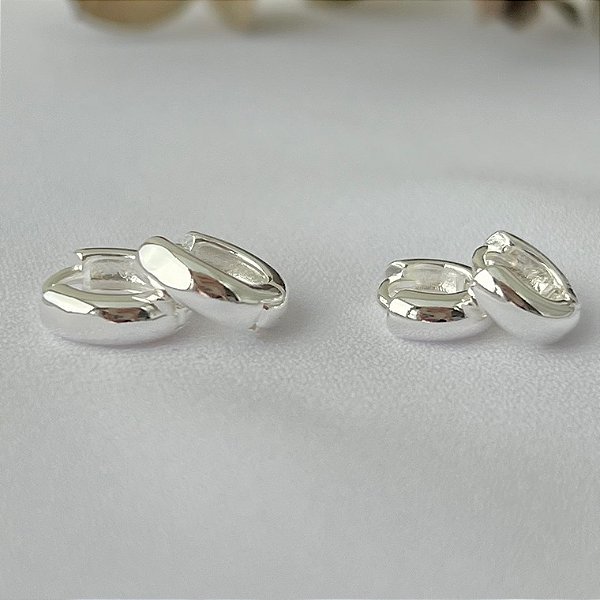 Dupla de argolas lisa em banho de prata silver