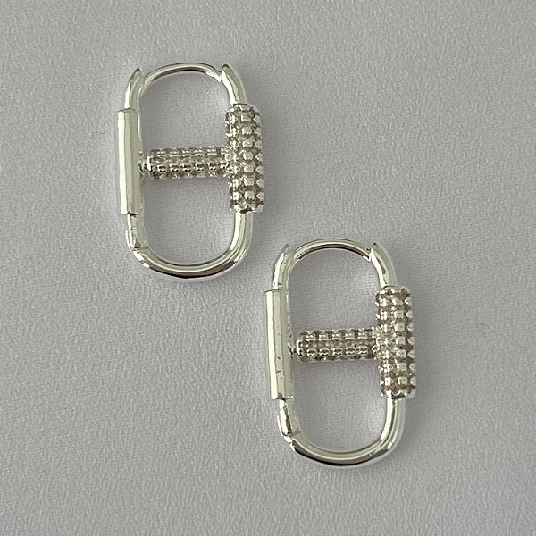 Argola cravejada inspiração Tiffany em banho de prata silver