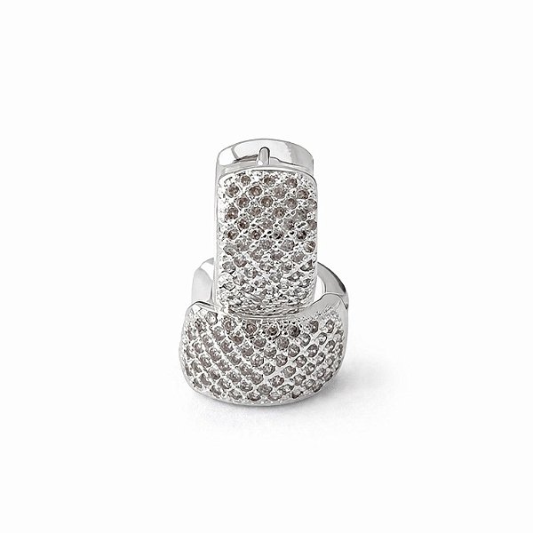 Argola média robusta cravejada em banho de prata silver