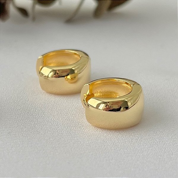 Argola lisa abaloada M em banho de ouro 18k