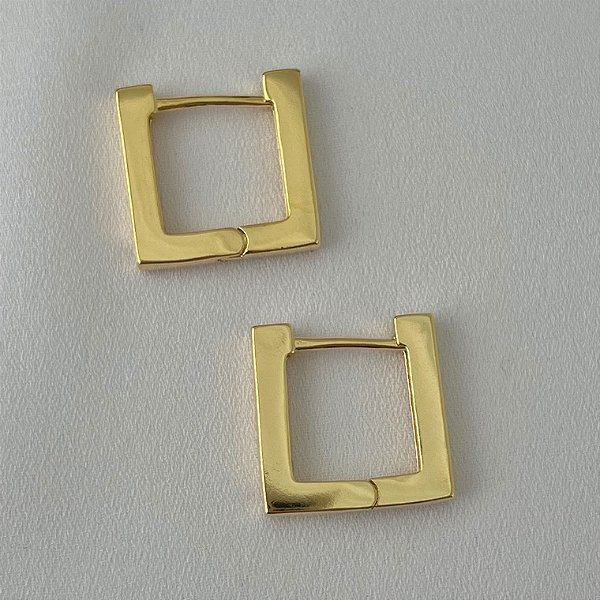 Argola lisa quadrada em banho de ouro 18k