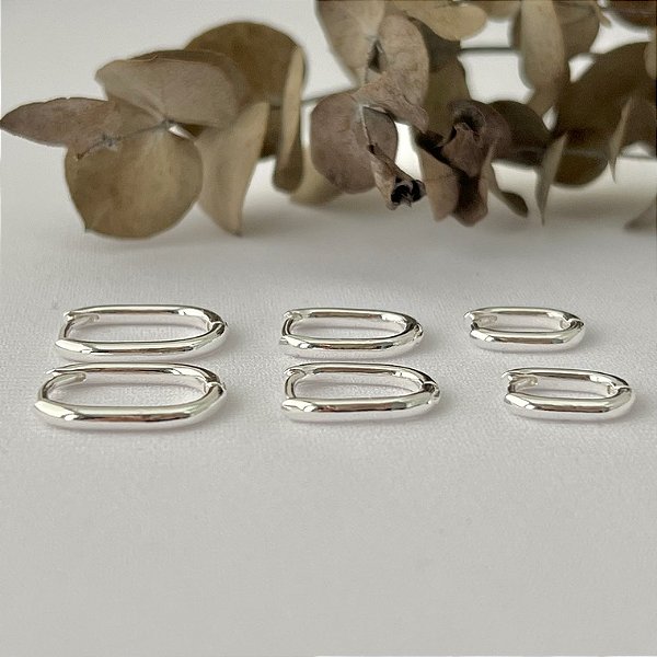 Trio de argolas ovais lisas e finas em banho de prata silver