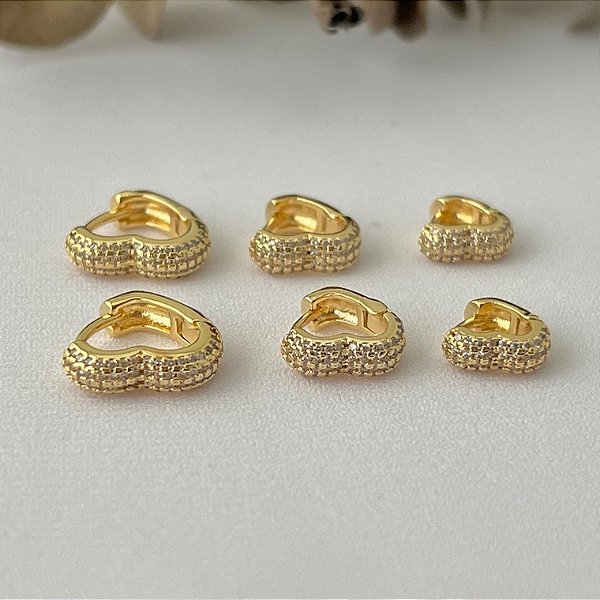 Trio de argolas corações cravejados robusta em banho de ouro 18k