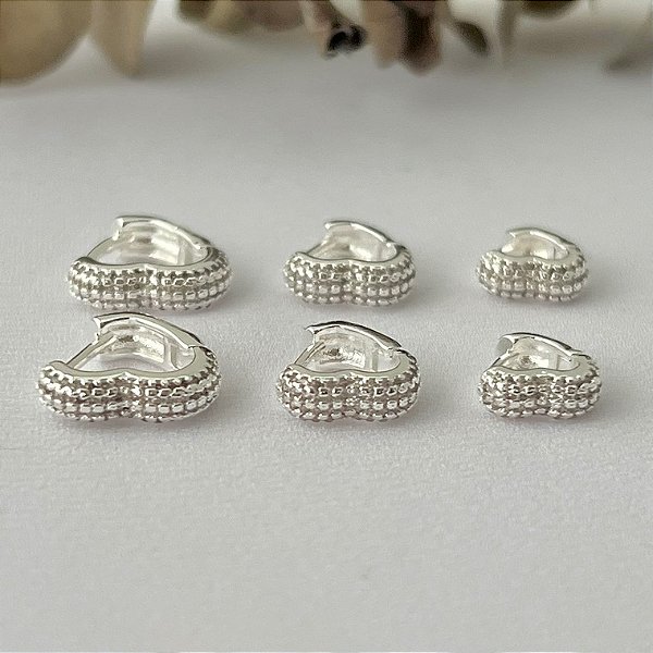 Trio de argolas corações cravejados robusta em banho de prata silver