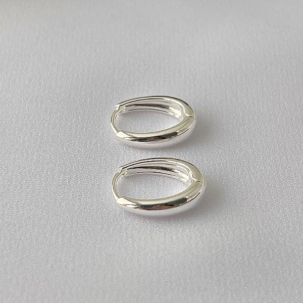 Argola lisa abaloada M em banho de prata silver