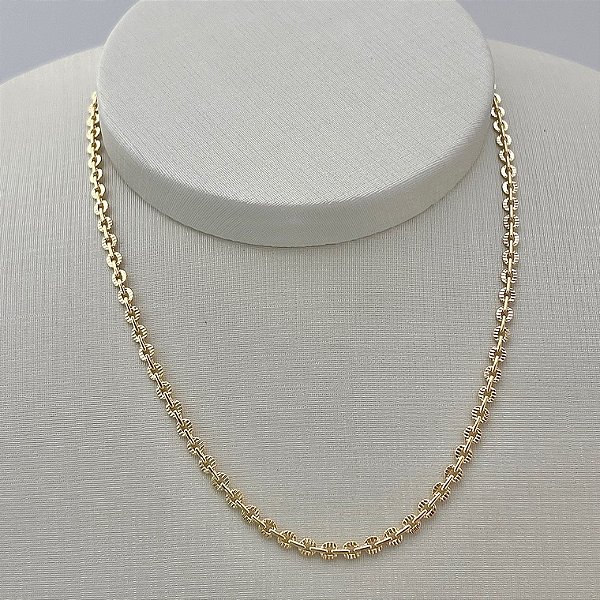 Corrente de mini elos português texturizado em banho de ouro 18k