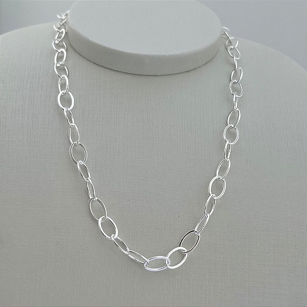 Corrente de elos ovais vazados em banho de prata silver