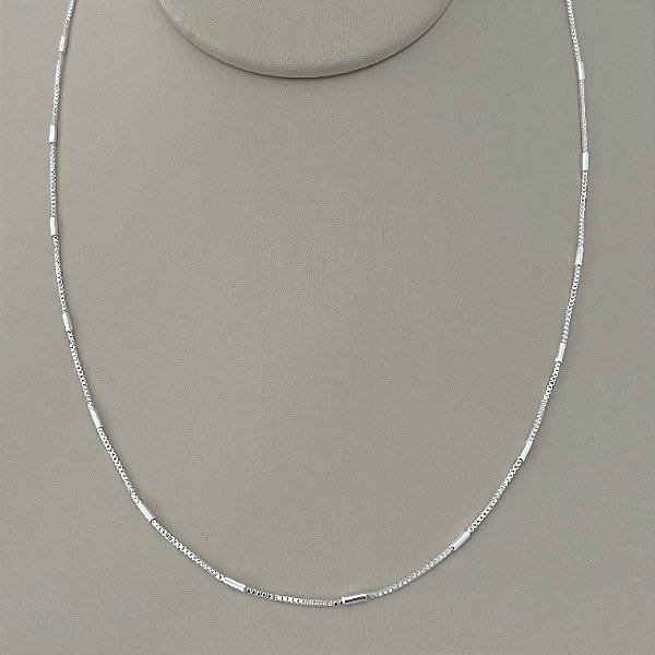 Corrente com mini palitos em banho de prata silver