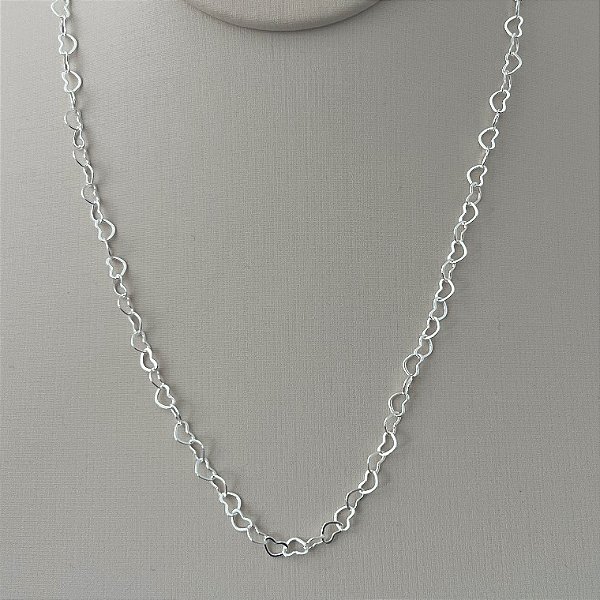 Corrente de corações vazados em banho de prata silver