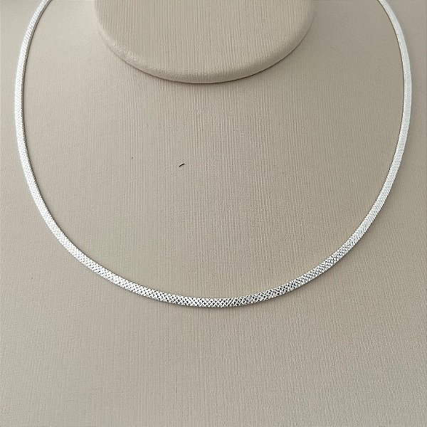 Corrente fita texturizada em banho de prata silver