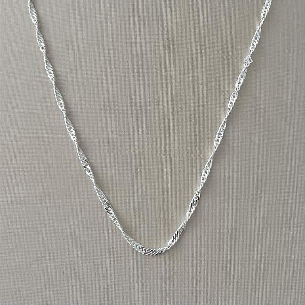 Corrente malha delicada em banho de prata silver