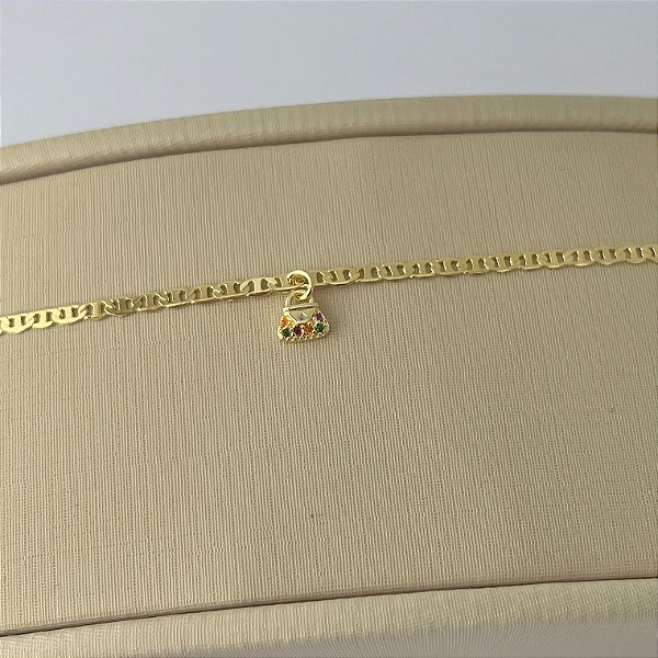 Pulseira infantil de bolsa cravejada em banho de ouro 18k