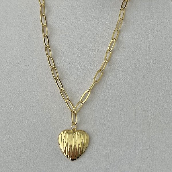 Pulseira com pingente coração grande texturizado em banho de ouro 18k