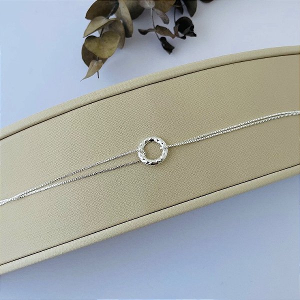Pulseira com pingente orgânico vazado em banho de prata silver