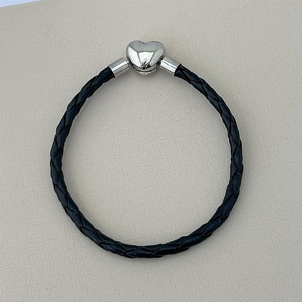 Pulseira courinho inspiração vivara preta fecho banhado em rhodium branco