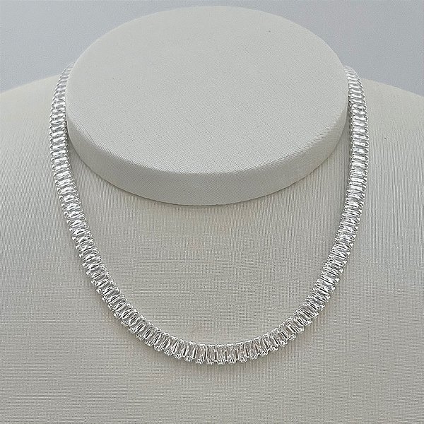 Colar Riviera baguete em banho de prata silver