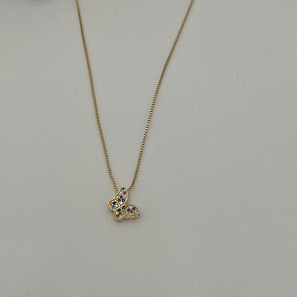 Colar pingente de borboleta cravejada colorida em banho de ouro 18k