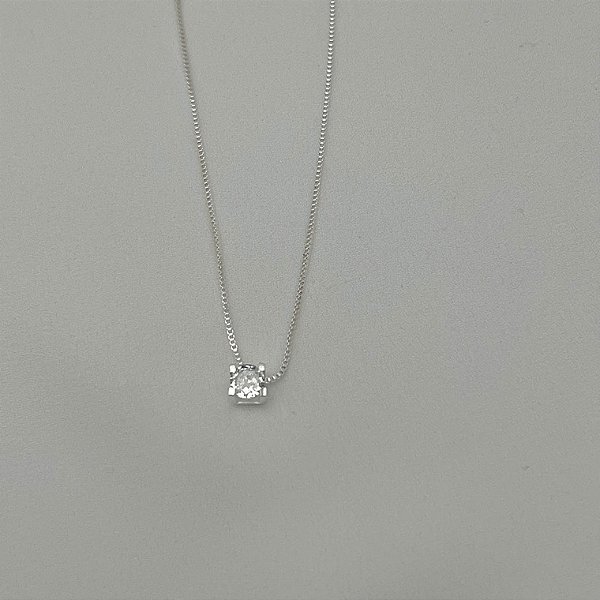 Colar de ponto de luz em banho de prata silver