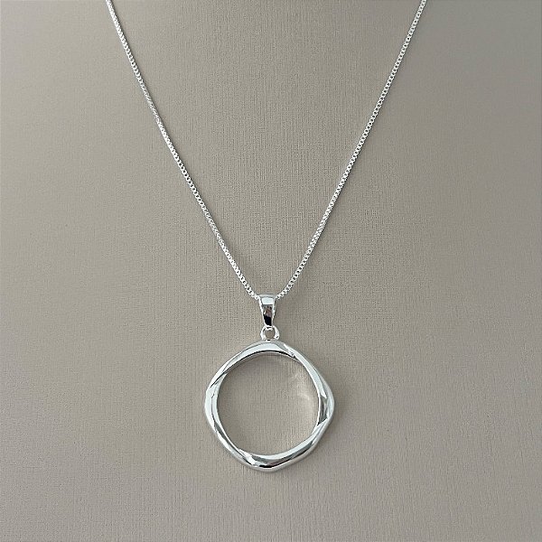 Colar quadrado interior redondo abaloado em banho de prata silver